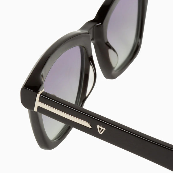 Hutch GLOSS BLACK SILVER METAL TRIM / BLACK LENS