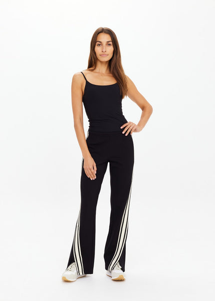 Petra Flare BLACK