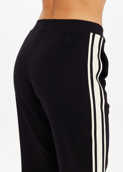 Petra Flare BLACK