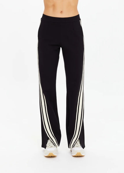 Petra Flare BLACK