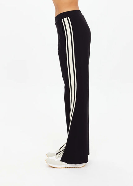 Petra Flare BLACK