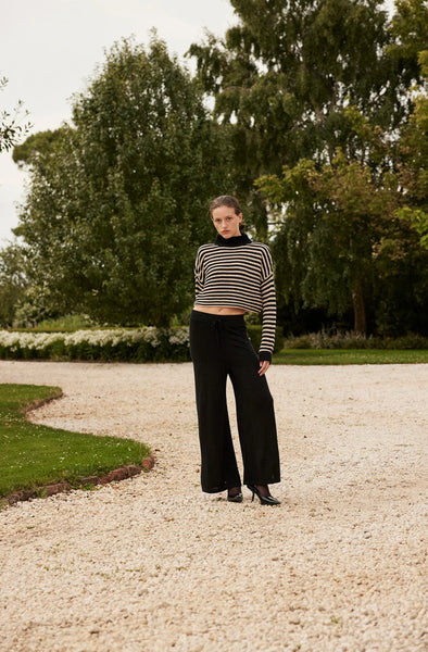 June Cropped Sweater SAND & BLACK