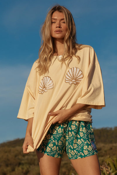 The Very Oversized Shell Titty Tee CREAMY YELLOW