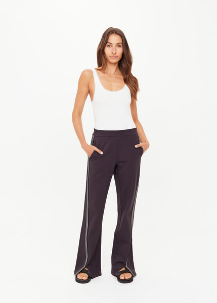 Petra Flare LIQUORICE