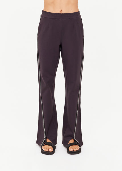 Petra Flare LIQUORICE