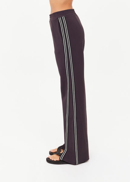 Petra Flare LIQUORICE