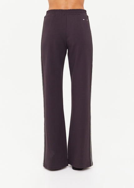 Petra Flare LIQUORICE